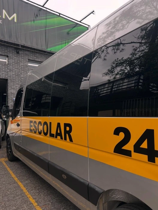 Insulfilm automotivo aplicado em sedan preto