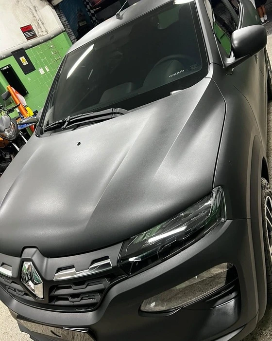 Envelopamento de moto BMW com película metalizada