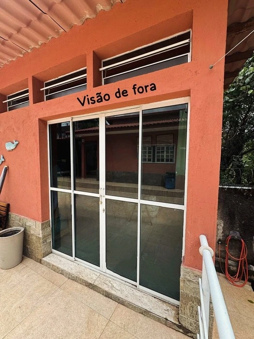 Envelopamento de geladeira com película decorativa